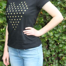 <em>T-shirt met gouden hartjes</em>